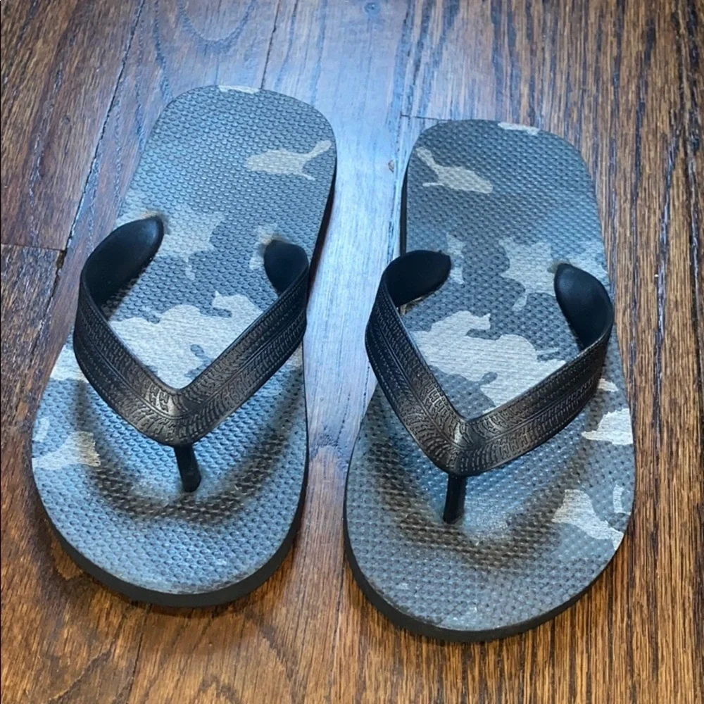 Old navy flip flops great condition